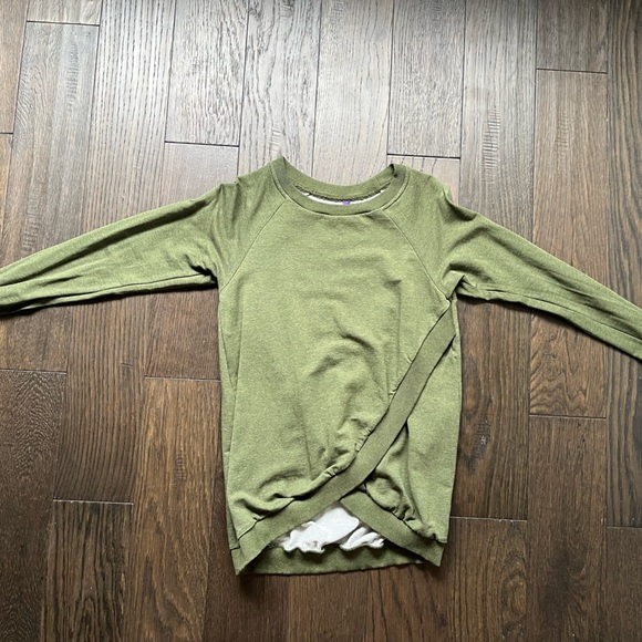 Green sweatshirt. Size xs - Picture 3 of 4
